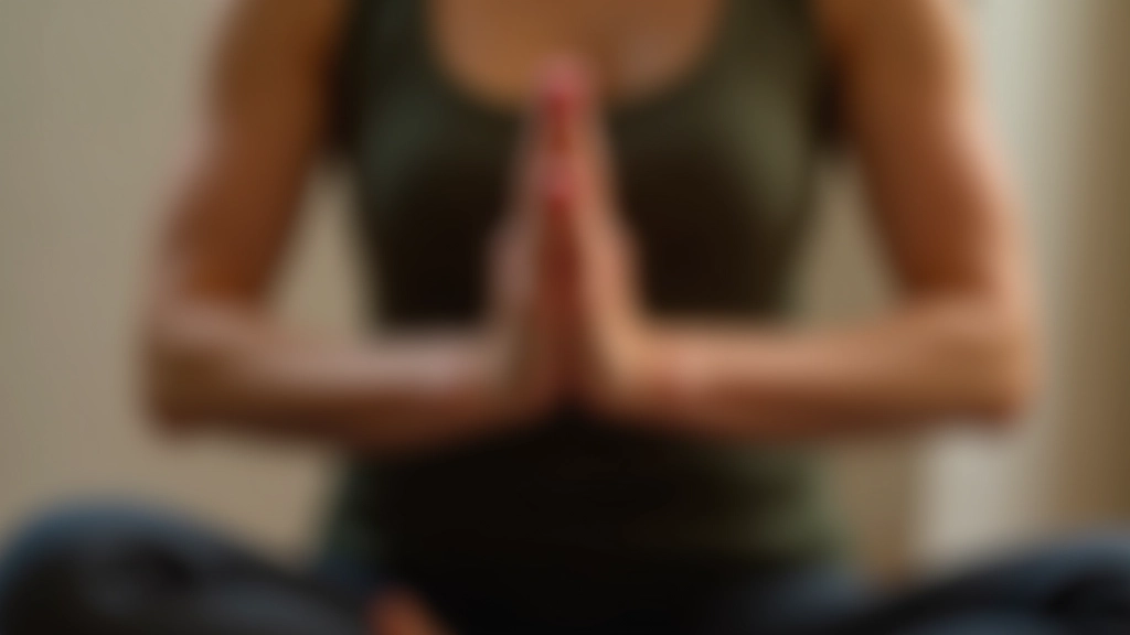 Hände in Mudra-Position während der Chanting-Sitzung, detaillierte Ansicht der Fingerpositionierung, Hintergrund des Meditationsstudios